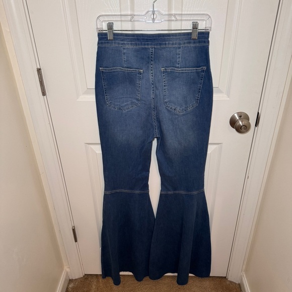 NWT We The Free Just Float On Flare Jeans - Picture 6 of 16